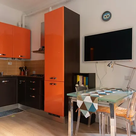 Casa Monet - 10 Minuti Dal Duomo Апартаменты *